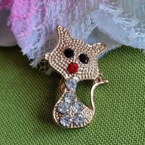 Kitűző, bross BRO366 - Strasszos cica melltű 20x29mm, Ékszer, Kitűző és Bross, Kitűző, Ékszerkészítés, MESKA