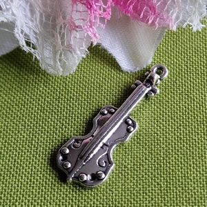 MED88 - Ezüst színű zenész medál 31x12mm  brácsa, Kellékek & szerszámok, Ékszerkellék, Charmok, Ékszerkészítés, MESKA