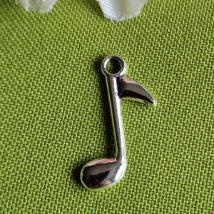 MED99 - Ezüst színű zenész medál 16x25mm  egész hangjegy, Kellékek & szerszámok, Ékszerkellék, Charmok, Ékszerkészítés, MESKA