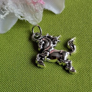 MED80 - Ezüst színű lovas, cowboly medál 10x30mm - LÓ, paci, Kellékek & szerszámok, Ékszerkellék, Charmok, Ékszerkészítés, MESKA