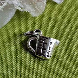 MED81 - Ezüst színű cukrász medál 15x13mm - mérőpohár, Kellékek & szerszámok, Ékszerkellék, Charmok, Ékszerkészítés, MESKA