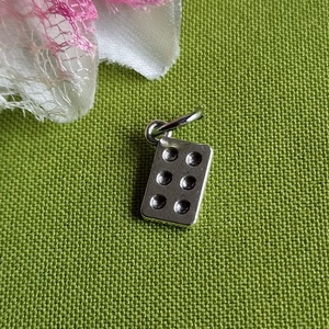 MED82 - Ezüst színű cukrász medál 13x9mm - tepsi, Kellékek & szerszámok, Ékszerkellék, Charmok, Ékszerkészítés, MESKA