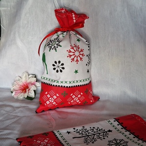 DCS50B - Karácsonyi fenyőfa, rénszarvas mintás mikulás zsák, textil ajándéktasak - piros - karácsony - mikulás - mikulás zsák - Meska.hu