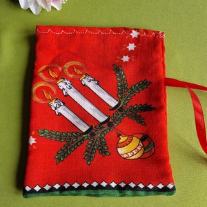 DCS106 - Gyertya és gömb mintás textil ajándéktasak, mikulás zsák piros alapon, Karácsony, Mikulás, Mikulás zsák, Varrás, MESKA