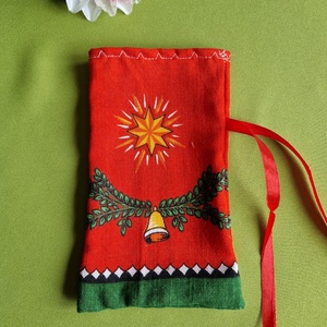 DCS107 - Csillag és csengő mintás textil ajándéktasak, mikulás zsák piros alapon, Karácsony, Mikulás, Mikulás zsák, Varrás, MESKA