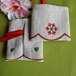 DCS117 - Csillag és szív mintás juta ajándéktasak, gyűrűtartő, Karácsony, Mikulás, Mikulás zsák, Varrás, MESKA