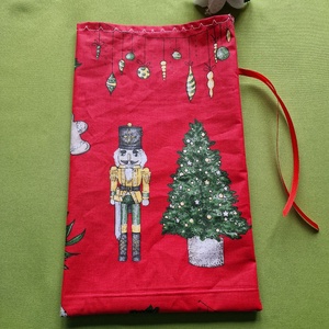 DCS125 - Diótörő, mézeskalács, karácsonyfa mintás mikulás zsák, textil ajándéktasak - piros - Meska.hu