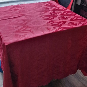 OTT97 - Burgundi vörös kétoldalas selyem asztalterítő 138 x 150 cm téglalap, Otthon & Életmód, Konyhafelszerelés, tálalás, Tálalás, Terítő, Varrás, MESKA