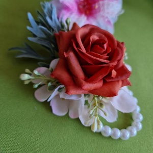 ESKÜVŐ CSD47 - Téglapiros rózsás csuklódísz gyöngyös karkötőn, Esküvő, Ékszer, Karkötő & Csuklódísz, , MESKA