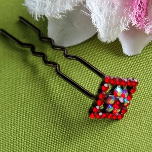 ESKÜVŐ HAD233 - Piros - borvörös és lila színű strasszköves hajtű, Esküvő, Hajdísz, Hajtű, Ékszerkészítés, MESKA