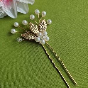 ESKÜVŐ HAD241 - Arany színű 3 leveles gyöngyös hajtű, hajdísz , Esküvő, Hajdísz, Hajtű, Ékszerkészítés, MESKA