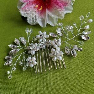 ESKÜVŐ HAD252 - Menyasszonyi kristályköves, gyöngyös virágos hajfésű, hajdísz  - Meska.hu