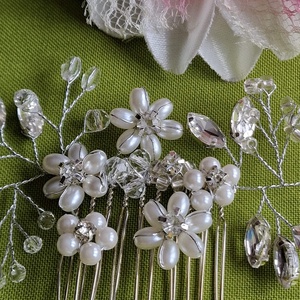 ESKÜVŐ HAD252 - Menyasszonyi kristályköves, gyöngyös virágos hajfésű, hajdísz  - esküvő - hajdísz - fésűs hajdísz - Meska.hu