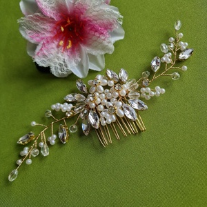 ESKÜVŐ HAD251 - Menyasszonyi kristályköves, gyöngy virágos hajfésű, hajdísz  - Meska.hu