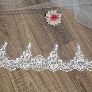 FTY118 - 1 rétegű, hímzett csipkés szélű Hófehér menyasszonyi fátyol 300x150cm, Esküvő, Kiegészítők, Fátyol, , MESKA