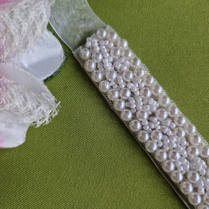 ESKÜVŐ MÖV55 � Handmade - Hófehér és fehér gyöngyös menyasszonyi öv 44x2,3cm-es - esküvő - kiegészítők - öv & pánt - Meska.hu