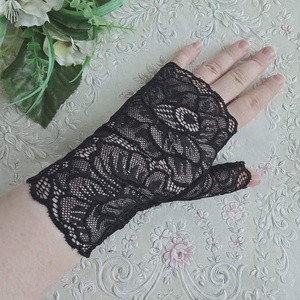 ESKÜVŐ KTY99 - 17cm-es egy ujjas fekete csipke kesztyű - Meska.hu