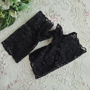 ESKÜVŐ KTY99 - 17cm-es egy ujjas fekete csipke kesztyű - esküvő - kiegészítők - menyasszonyi kesztyűk - Meska.hu