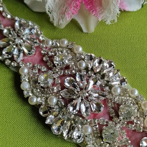 ESKÜVŐ MÖV23 � Strasszos menyasszonyi öv 25x5cm-es választható szatén szalagon - esküvő - kiegészítők - öv & pánt - Meska.hu