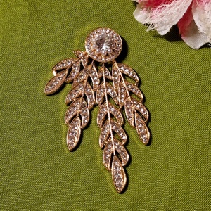 MED02 - Strasszköves levél mintás medál, őv dísz 58x86mm, Kellékek & szerszámok, Ékszerkellék, Charmok, Ékszerkészítés, MESKA