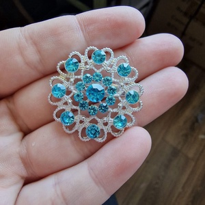 Kitűző, bross BRO25, 26, 47 - strasszos szívecskék 30mm - piros, türkizkék, pink köves - ékszer - kitűző és bross - Meska.hu