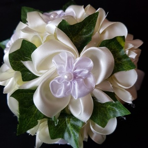 ESKÜVŐ MCS12 - 17x21cm-es Menyasszonyi csokor krém és gyöngyös fehér virágokból - esküvő - menyasszonyi- és dobócsokor - Meska.hu