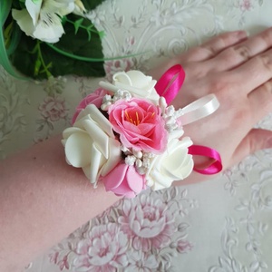 ESKÜVŐ CSD20 - Pink és fehér habvirágból készült csuklódísz - Meska.hu