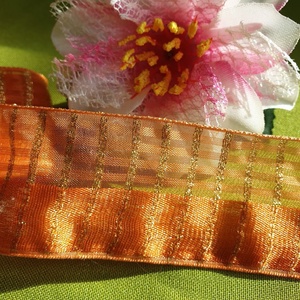 40SLM15 - 40mm-es arany lurex szálas narancs szatén szalag - 115cm, Kellékek & szerszámok, Méteráru, Dekorációs alapanyag, , MESKA