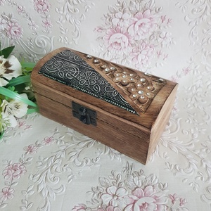 Antique hatású, virág mintás, faragott, strasszkövekkel díszített esküvői gyűrűtartó doboz, faládika mohával - Meska.hu