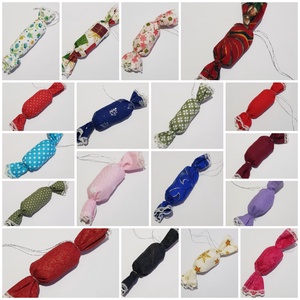Textil szaloncukor, egyszínű bordó karácsonyfadísz, karácsonyi dekoráció - karácsony - karácsonyi lakásdekoráció - karácsonyfadíszek - Meska.hu