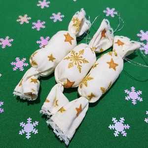 Textil szaloncukor, csillag mintás karácsonyfadísz, karácsonyi dekoráció - karácsony - karácsonyi lakásdekoráció - karácsonyfadíszek - Meska.hu