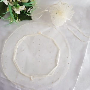 Ekrü színű, kör alakú, csillogó organza dísztasak, ajándék tasak, Esküvő, Emlék & Ajándék, Köszönőajándék, , MESKA