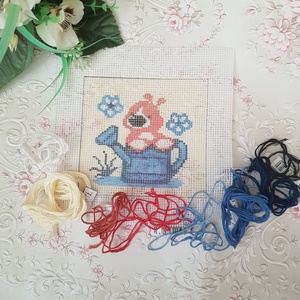 Kivarratlan mini gobelin kezdőknek fonallal 18x18cm  Kiskutya locsolóban - Meska.hu