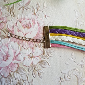 Színes, tarka műbőr karkötő fém díszekkel - horgony, LOVE, faith, végtelen jel - ékszer - karkötő - fonott karkötő - Meska.hu