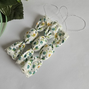 Virág mintás textil szaloncukor,  karácsonyfadísz, karácsonyi dekoráció - karácsony - karácsonyi lakásdekoráció - karácsonyfadíszek - Meska.hu