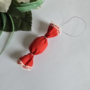 Piros színű textil szaloncukor karácsonyfadísz, karácsonyi dekoráció - Meska.hu