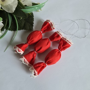 Piros színű textil szaloncukor karácsonyfadísz, karácsonyi dekoráció - karácsony - karácsonyi lakásdekoráció - karácsonyfadíszek - Meska.hu