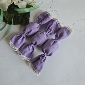 Lila színű textil szaloncukor karácsonyfadísz, karácsonyi dekoráció - karácsony - karácsonyi lakásdekoráció - karácsonyfadíszek - Meska.hu