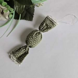 Textil szaloncukor, zöld alapon pöttyös karácsonyfadísz, karácsonyi dekoráció, Karácsony, Karácsonyi lakásdekoráció, Karácsonyfadíszek, Varrás, MESKA