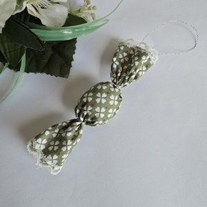 Zöld alapon fehér lóhere mintás textil szaloncukor karácsonyfadísz, karácsonyi dekoráció - Meska.hu