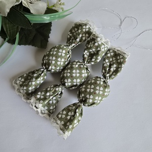 Zöld alapon fehér lóhere mintás textil szaloncukor karácsonyfadísz, karácsonyi dekoráció - karácsony - karácsonyi lakásdekoráció - karácsonyfadíszek - Meska.hu