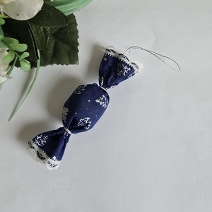 Ezüstszínű fenyő mintás textil szaloncukor karácsonyfadísz, karácsonyi dekoráció, Karácsony, Karácsonyi lakásdekoráció, Karácsonyfadíszek, Varrás, MESKA