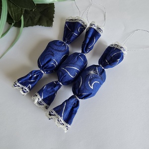 Királykék színű textil szaloncukor karácsonyfadísz, karácsonyi dekoráció - karácsony - karácsonyi lakásdekoráció - karácsonyfadíszek - Meska.hu Királykék színű textil szaloncukor karácsonyfadísz, karácsonyi dekoráció - karácsony - karácsonyi lakásdekoráció - karácsonyfadíszek - Meska.hu