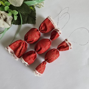 Piros színű, arany mintás textil szaloncukor karácsonyfadísz, karácsonyi dekoráció - karácsony - karácsonyi lakásdekoráció - karácsonyfadíszek - Meska.hu Piros színű, arany mintás textil szaloncukor karácsonyfadísz, karácsonyi dekoráció - karácsony - karácsonyi lakásdekoráció - karácsonyfadíszek - Meska.hu