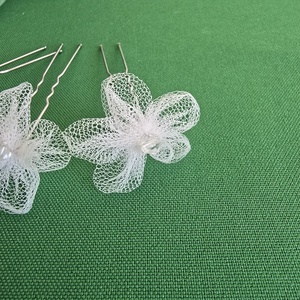 Áttetsző, gyémánt alakú gyöngyös, fehér színű tüll virágos hajtű, hajdísz - esküvő - hajdísz - hajtű - Meska.hu Áttetsző, gyémánt alakú gyöngyös, fehér színű tüll virágos hajtű, hajdísz - esküvő - hajdísz - hajtű - Meska.hu