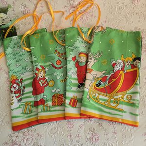 Karácsonyi mintás szatén mikulás zsák, textil ajándéktasak   - karácsony - mikulás - mikulás zsák - Meska.hu