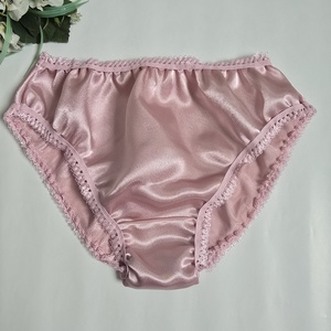 L-es / 44-es Hagyományos fazonú szatén bugyi  púder-púder, Ruha & Divat, Női ruha, Fürdőruha & Fehérnemű, , MESKA