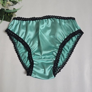 M-es / 42-es Hagyományos fazonú szatén bugyi � mentazöld-fekete, Ruha & Divat, Női ruha, Fürdőruha & Fehérnemű, , MESKA