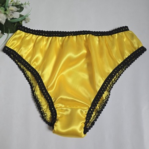 2XL-es / 52-es Hagyományos fazonú szatén bugyi  citromsárga-fekete - Meska.hu