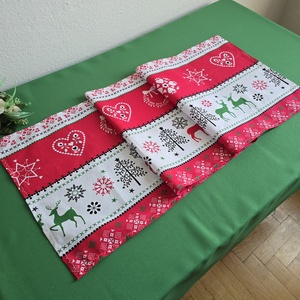 Fenyőfa, rénszarvas mintás karácsonyi asztalközép, asztali futó, terítő - karácsony - adventi díszek - adventi asztaldísz - Meska.hu